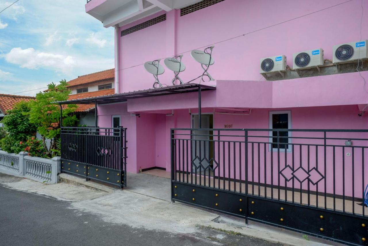 Reddoorz @ Jalan Gatot Subroto Semarang Hotel Eksteriør billede